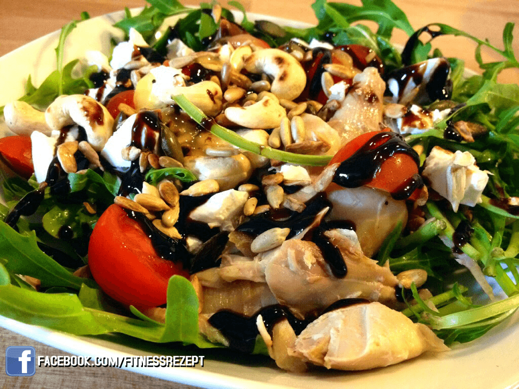 Rucola Hähnchensalat mit gerösteten Cashewkernen